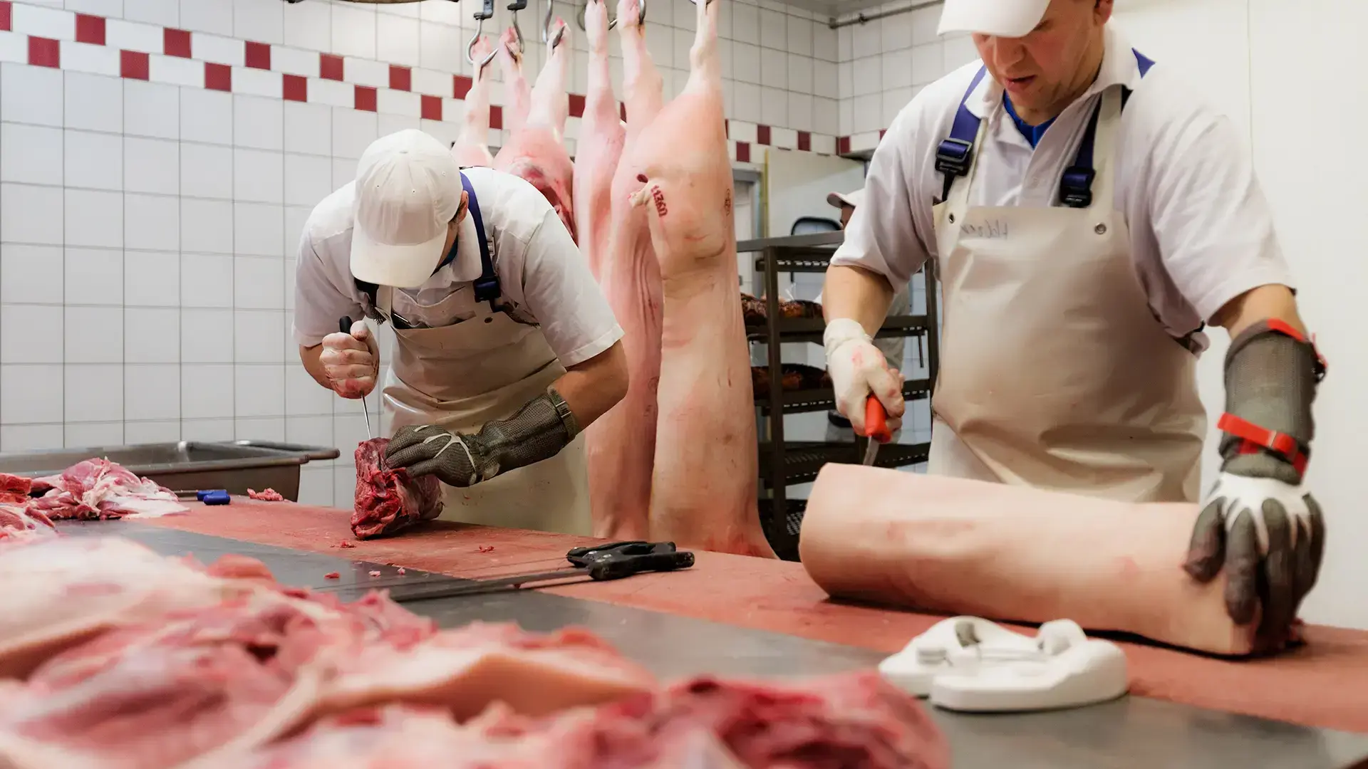 Handwerkliche Fleischproduktion in Garham seit 1997 - Frische Wurstherstellung im Metzgerei Onlineshop